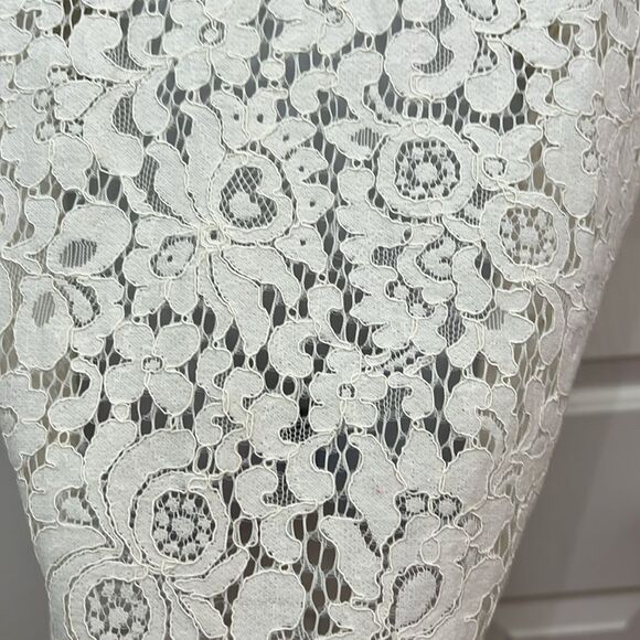 Elegant Cream Lace Women's Top - Picture 6 of 8